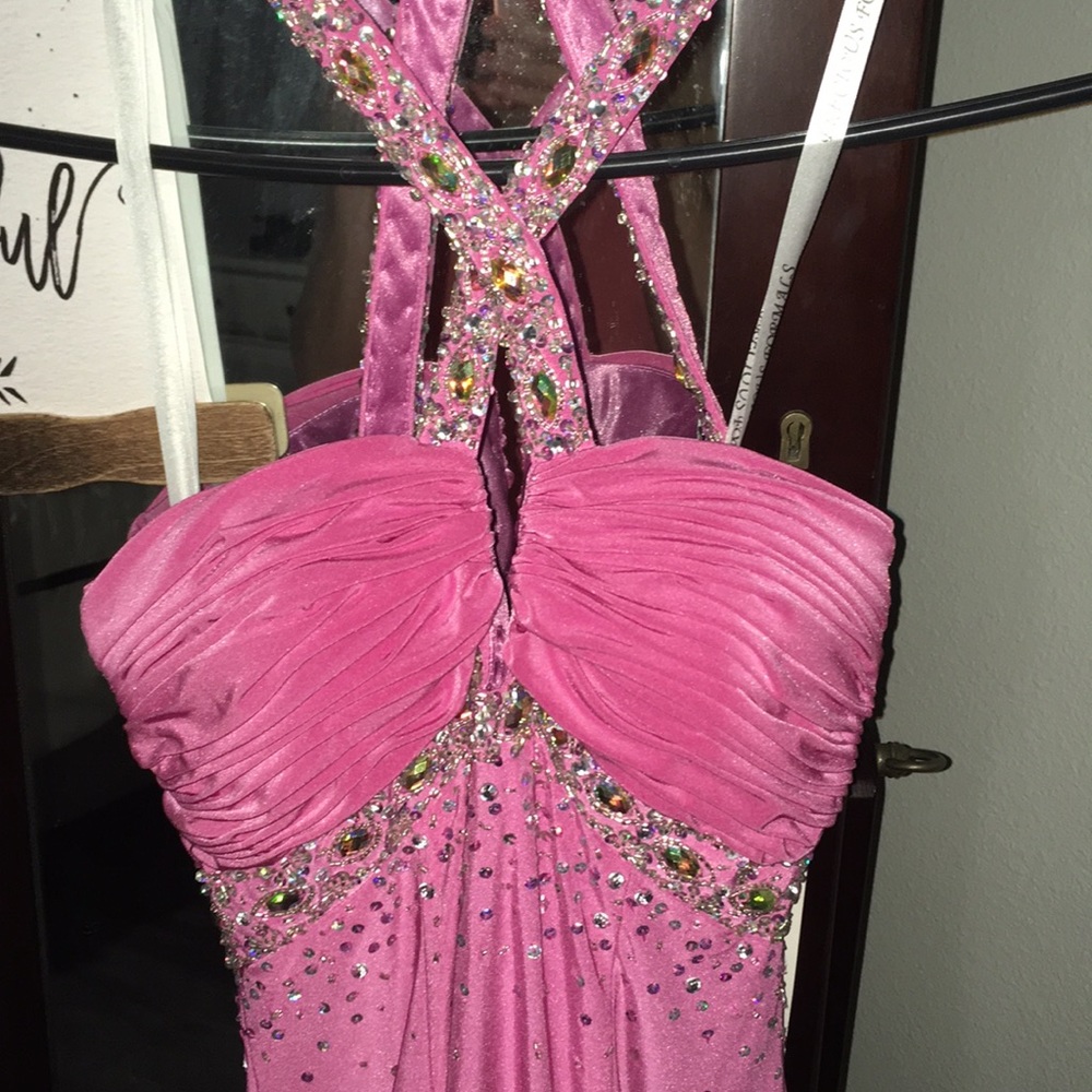 💗 Gorgeous pink Embellished Gown
